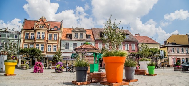 Kolorowo na rynku we Wrześni